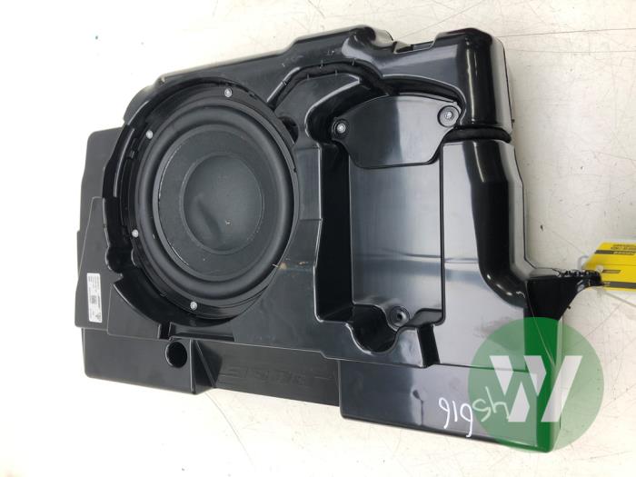 Używane Subwoofer Porsche Macan (95B) 3.0 S Diesel V6 24V Cena € 131,25 Procedura marży oferowane przez Wessel Parts & Service B.V.