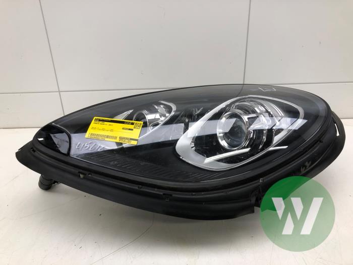 Używane Reflektor lewy Porsche Macan (95B) 3.0 S Diesel V6 24V Cena € 1.573,95 Procedura marży oferowane przez Wessel Parts & Service B.V.