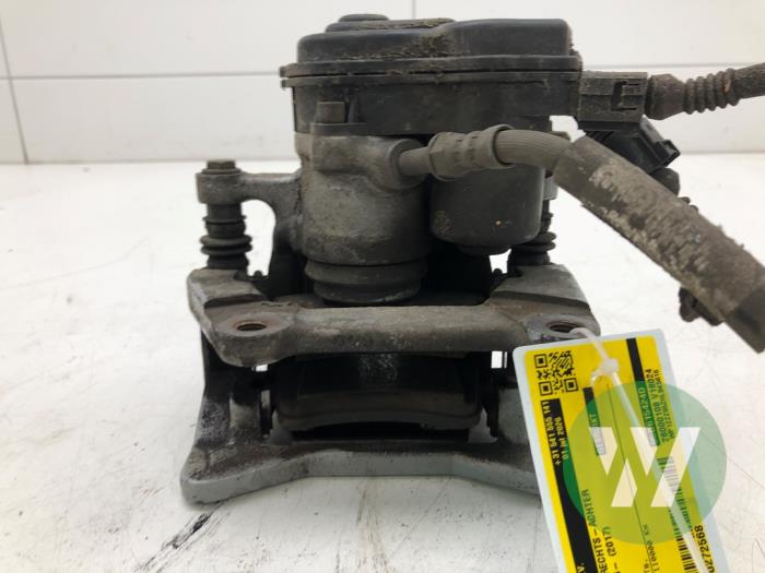 Gebrauchte Bremszange rechts hinten Porsche Macan (95B) 3.0 S Diesel V6 24V Preis € 183,75 Margenregelung angeboten von Wessel Parts & Service B.V.