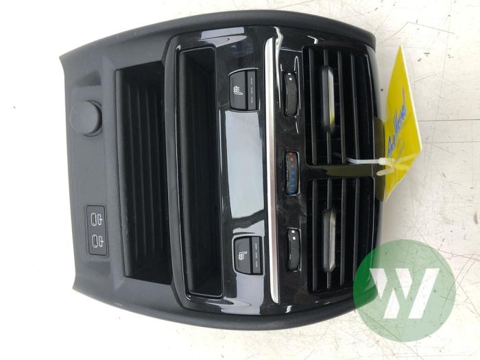 Begagnade Luftraster bak BMW 5 serie Touring (G31) 520d xDrive 2.0 TwinPower Turbo 16V Pris € 93,45 Marginaltabell erbjuds av Wessel Parts & Service B.V.