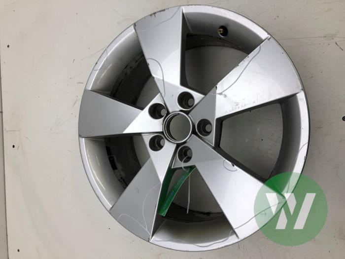 Używane Obrecz Skoda Octavia Cena € 156,45 Procedura marży oferowane przez Wessel Parts & Service B.V.