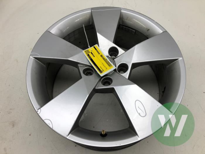 Używane Obrecz Skoda Octavia Cena € 156,45 Procedura marży oferowane przez Wessel Parts & Service B.V.