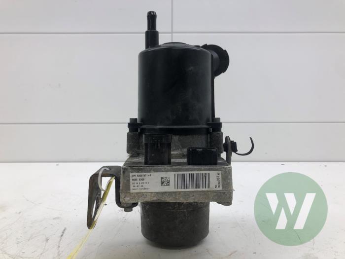 Usagé Pompe de direction Citroen C4 Coupé (LA) 1.4 16V Prix € 72,45 Règlement à la marge proposé par Wessel Parts & Service B.V.