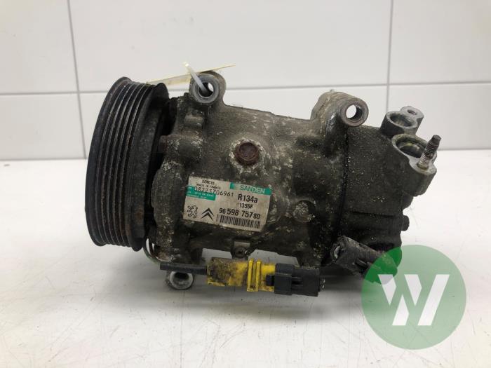 Usagé Pompe clim Citroen C4 Coupé (LA) 1.4 16V Prix € 51,45 Règlement à la marge proposé par Wessel Parts & Service B.V.