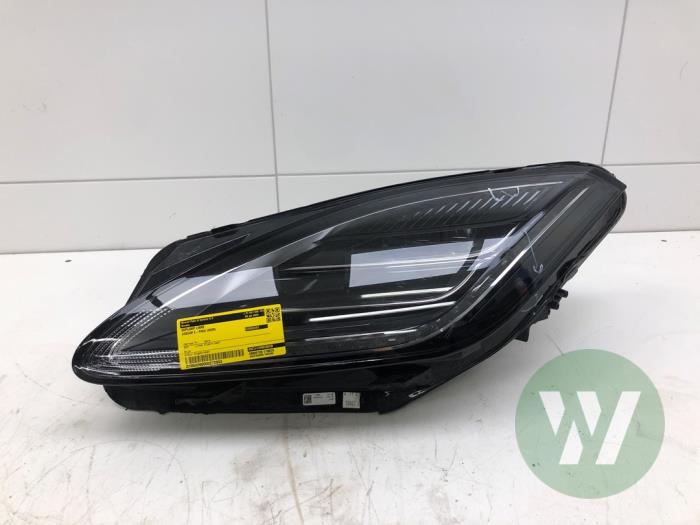 Używane Reflektor lewy Jaguar E-Pace 2.0 P300 Turbo 16V AWD Cena € 1.048,95 Procedura marży oferowane przez Wessel Parts & Service B.V.