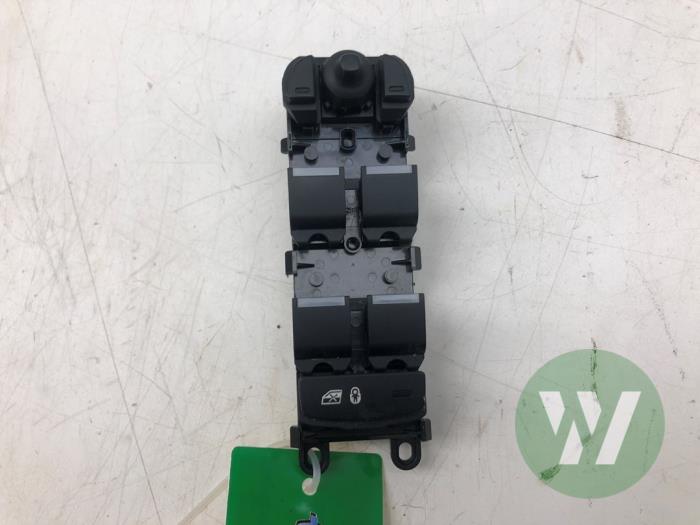 Usados Interruptor de ventanilla eléctrica Jaguar E-Pace 2.0 P300 Turbo 16V AWD Precio € 61,95 Norma de margen ofrecido por Wessel Parts & Service B.V.