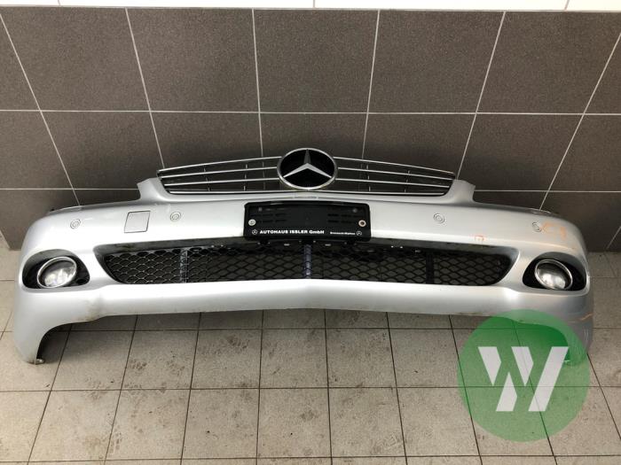 Używane Zderzak przedni Mercedes CLS (C219) 350 3.5 V6 18V Cena € 681,45 Procedura marży oferowane przez Wessel Parts & Service B.V.