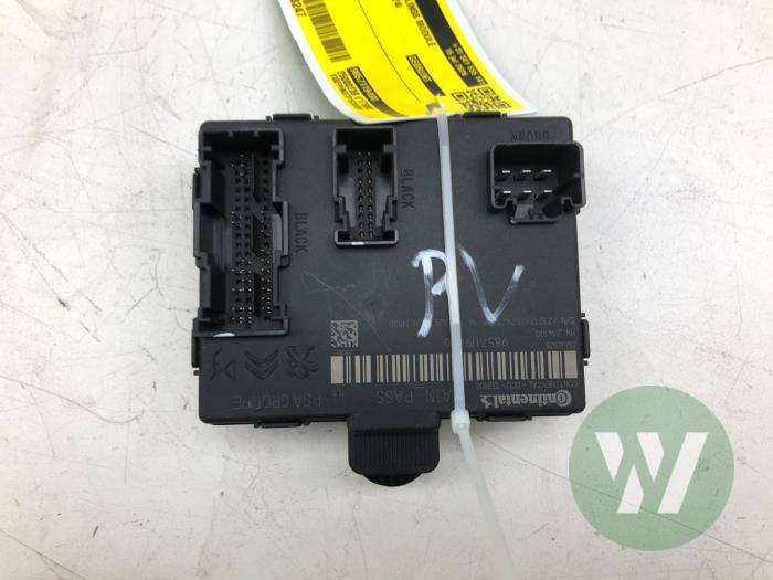 Używane Modul centralnego zamka Opel Astra L (F3/FB/FM/FP) 1.2 Turbo 130 12V Cena € 40,95 Procedura marży oferowane przez Wessel Parts & Service B.V.