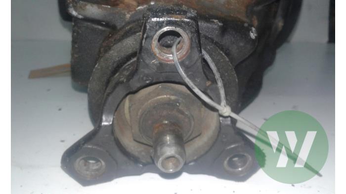 Usagé Différentiel arrière Mercedes C (W203) 2.2 C-220 CDI 16V Prix € 156,45 Règlement à la marge proposé par Wessel Parts & Service B.V.