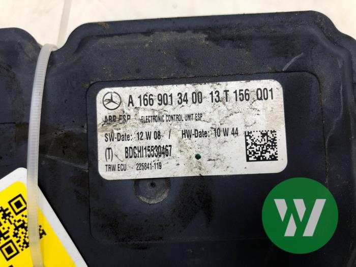 Begagnade ABS-pump Mercedes ML III (166) 3.0 ML-350 BlueTEC V6 24V 4-Matic Pris € 204,75 Marginaltabell erbjuds av Wessel Parts & Service B.V.