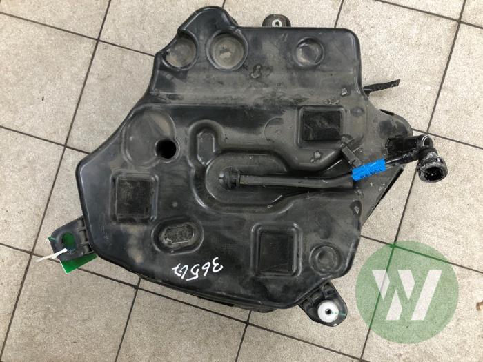 Gebrauchte Adblue Tank BMW 5 serie Touring (G31) 520d xDrive 2.0 TwinPower Turbo 16V Preis € 418,95 Margenregelung angeboten von Wessel Parts & Service B.V.