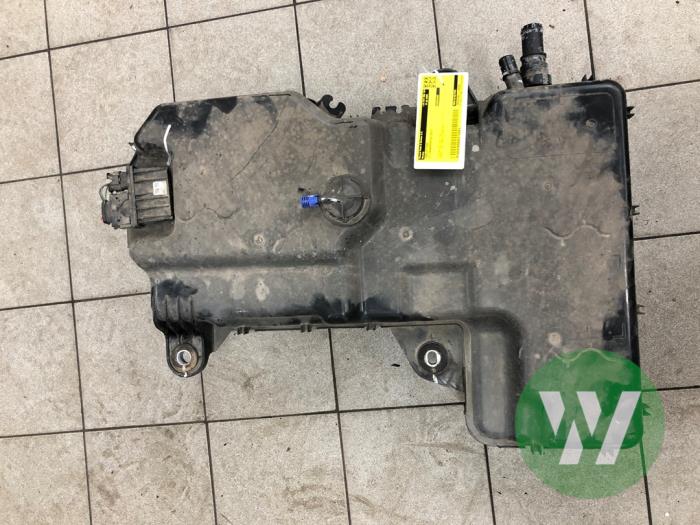Gebrauchte Adblue Tank Volkswagen Transporter T6 2.0 TDI DRF Preis € 261,45 Margenregelung angeboten von Wessel Parts & Service B.V.
