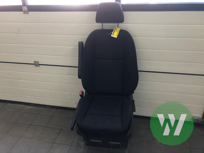 Używane Fotel lewy Mercedes Sprinter 3,5t (907.6/910.6) 311 CDI 2.1 D FWD Cena € 628,95 Procedura marży oferowane przez Wessel Parts & Service B.V.