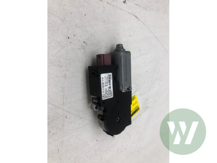 Gebrauchte Schiebedach Motor Mercedes ML III (166) 3.0 ML-350 BlueTEC V6 24V 4-Matic Preis € 103,95 Margenregelung angeboten von Wessel Parts & Service B.V.