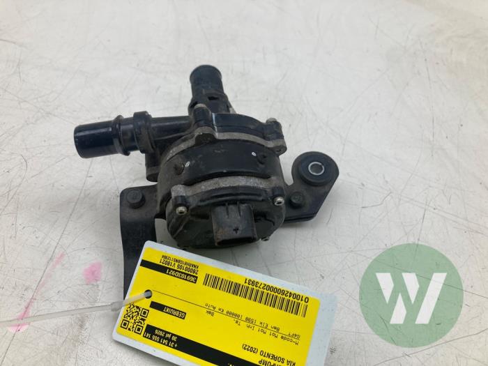 Używane Pompa wodna Kia Sorento IV (MQ4) 1.6 T-GDi Hybrid 16V 2WD Cena € 72,45 Procedura marży oferowane przez Wessel Parts & Service B.V.