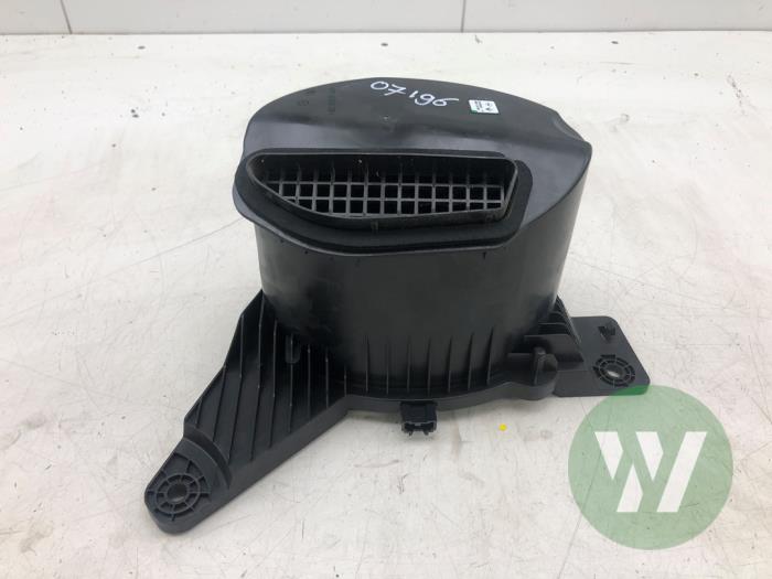 Używane Glosnik Renault Megane E-Tech (RCB) 60 kWh Cena € 61,95 Procedura marży oferowane przez Wessel Parts & Service B.V.