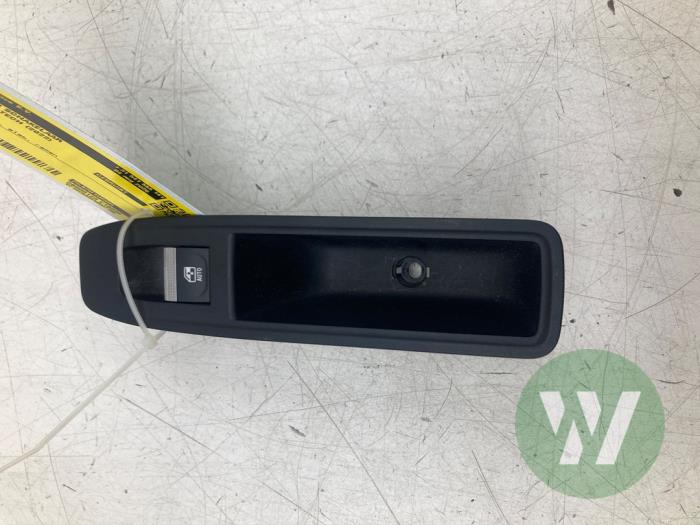 Usados Interruptor de ventanilla eléctrica Renault Megane E-Tech (RCB) 60 kWh Precio € 26,25 Norma de margen ofrecido por Wessel Parts & Service B.V.