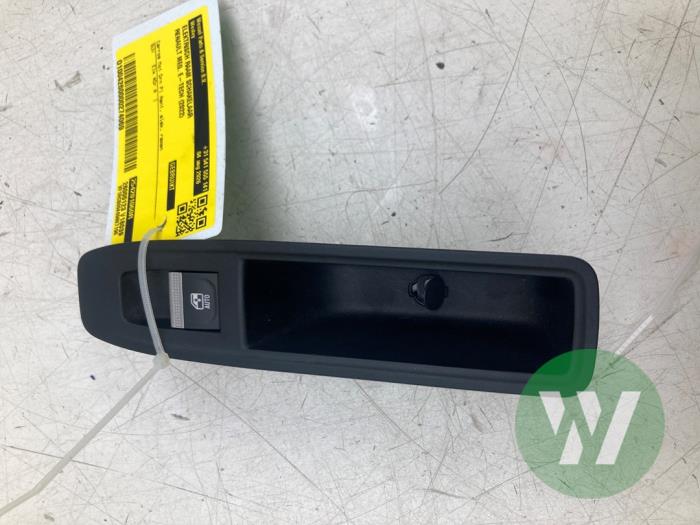 Usados Interruptor de ventanilla eléctrica Renault Megane E-Tech (RCB) 60 kWh Precio € 26,25 Norma de margen ofrecido por Wessel Parts & Service B.V.