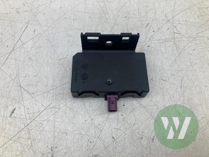 Używane Antena (rózne) Renault Megane E-Tech (RCB) 60 kWh Cena € 30,45 Procedura marży oferowane przez Wessel Parts & Service B.V.