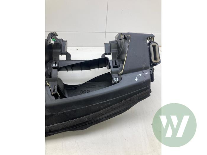 Usados Salpicadero Landrover Range Rover Velar (LY) 2.0 16V P400e AWD Precio de solicitud ofrecido por Wessel Parts & Service B.V.