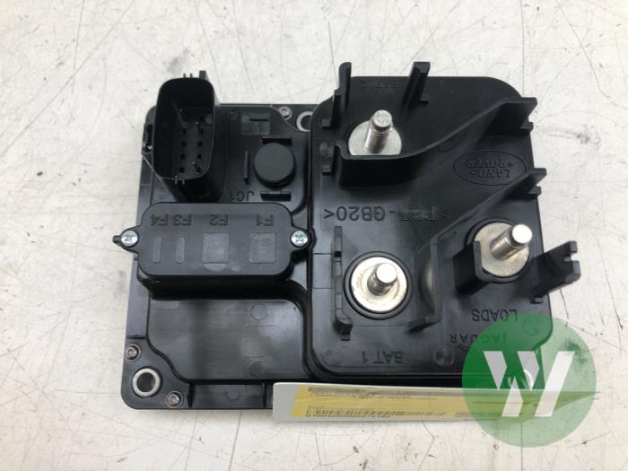 Begagnade Batterikontrollmodul Landrover Range Rover Velar (LY) 2.0 16V P400e AWD Pris € 156,45 Marginaltabell erbjuds av Wessel Parts & Service B.V.