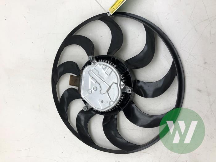 Używane Wentylator Renault Megane E-Tech (RCB) 60 kWh Cena € 131,25 Procedura marży oferowane przez Wessel Parts & Service B.V.