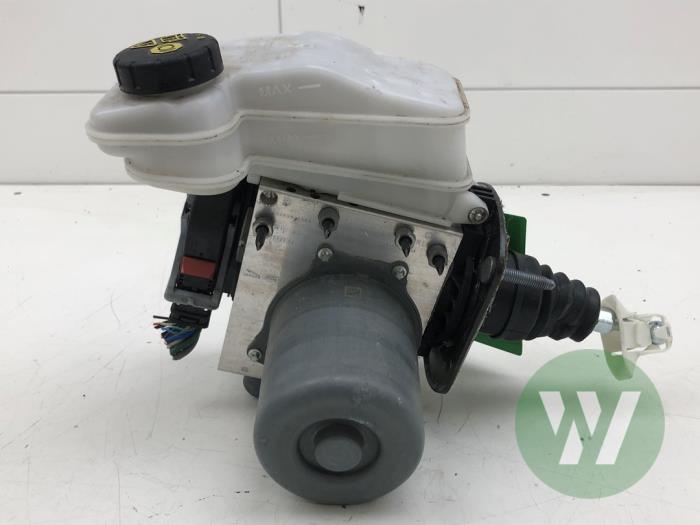 Usados Servofreno Landrover Range Rover Velar (LY) 2.0 16V P400e AWD Precio € 261,45 Norma de margen ofrecido por Wessel Parts & Service B.V.