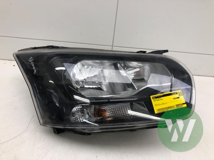 Używane Reflektor prawy Ford Transit 2.0 TDCi 16V Eco Blue 105 Cena € 236,25 Procedura marży oferowane przez Wessel Parts & Service B.V.