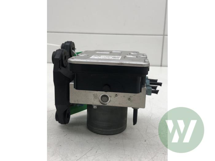 Begagnade ABS-pump Audi A4 Avant (B9) Pris € 288,75 Marginaltabell erbjuds av Wessel Parts & Service B.V.