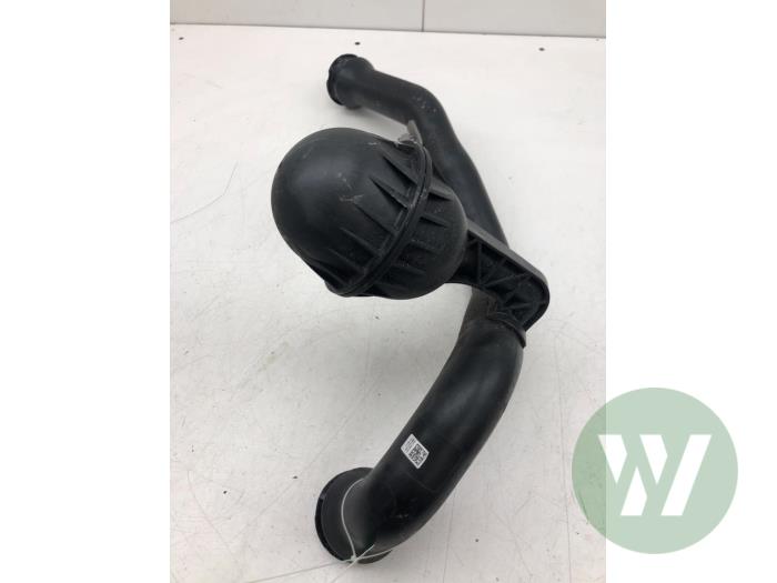 Gebrauchte Intercooler Rohr Audi A4 Avant (B9) Preis € 40,95 Margenregelung angeboten von Wessel Parts & Service B.V.