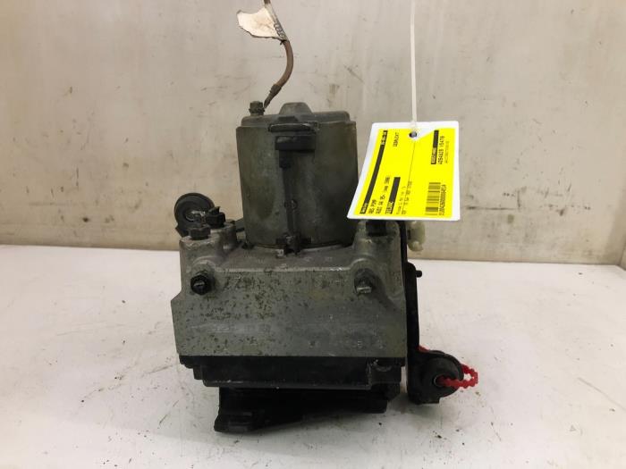 Usagé Bloc ABS Audi A4 Prix € 40,95 Règlement à la marge proposé par Wessel Parts & Service B.V.