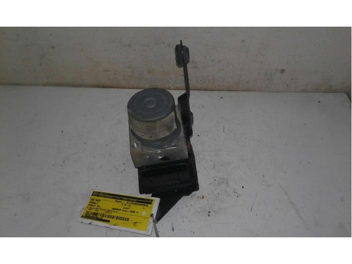Begagnade ABS-pump Renault Grand Scénic II (JM) 2.0 16V Pris € 40,95 Marginaltabell erbjuds av Wessel Parts & Service B.V.