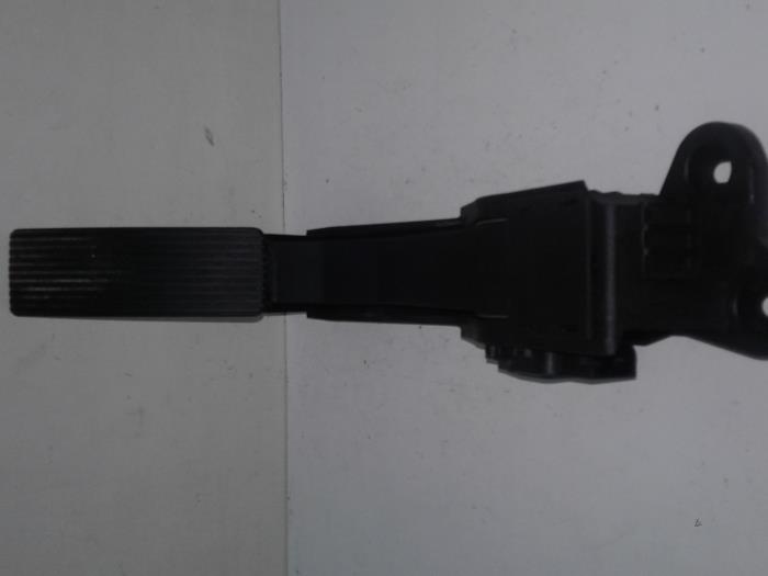 Throttle pedal position sensor from a Mercedes-Benz R (W251) 3.0 350 CDI 24V 4-Matic 2010