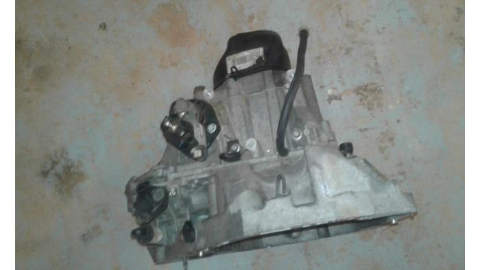 Gearbox from a Dacia Sandero I (BS) 1.5 dCi 70 2010