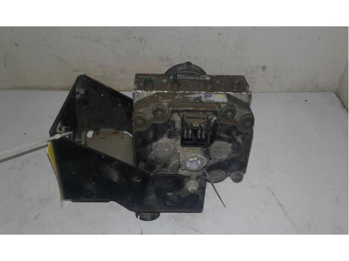 Usagé Bloc ABS Renault Mascott 110.35 Prix € 208,95 Règlement à la marge proposé par Wessel Parts & Service B.V.