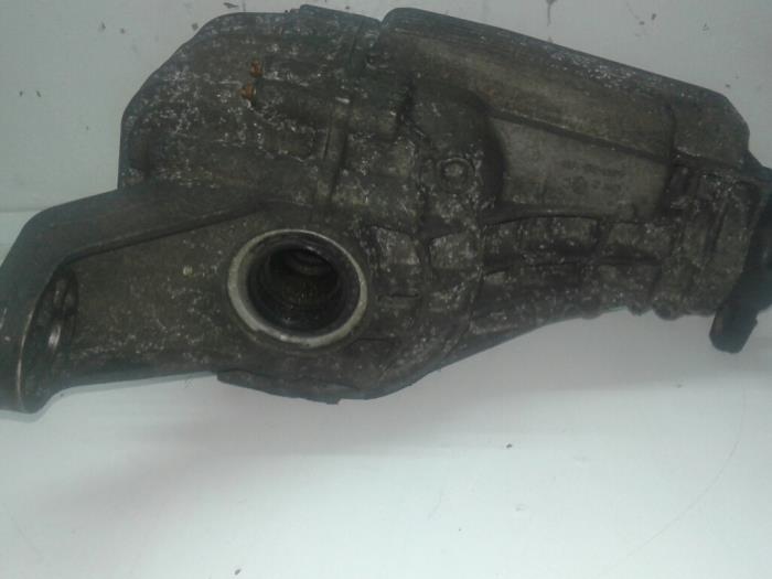 Rear differential from a Mercedes-Benz R (W251) 3.0 320 CDI 24V 4-Matic 2006