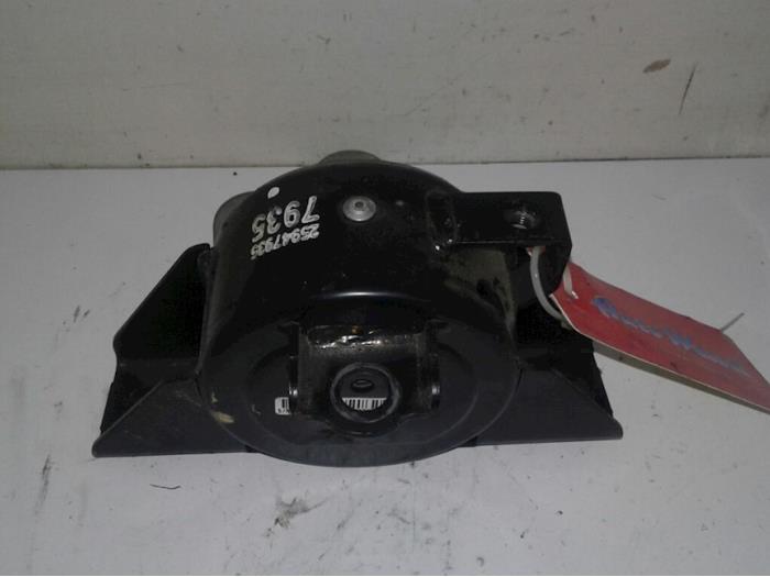 Used Engine mount Opel Mokka/Mokka X 1.6 16V EcoFlex 4x2 Price € 40,95 Margin scheme offered by Wessel Parts & Service B.V.