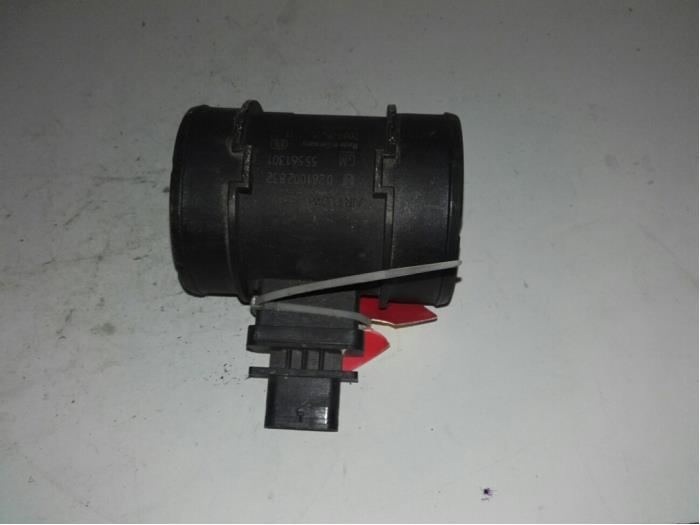 Airflow meter from a Opel Zafira (M75)  2009
