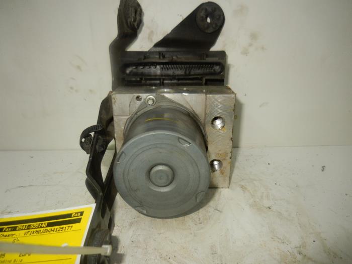 Usagé Bloc ABS Renault Megane II Grandtour (KM) 1.6 16V Prix € 40,95 Règlement à la marge proposé par Wessel Parts & Service B.V.