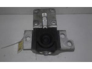 Engine mount from a Fiat Ducato (250) 2.3 D 150 Multijet 2012