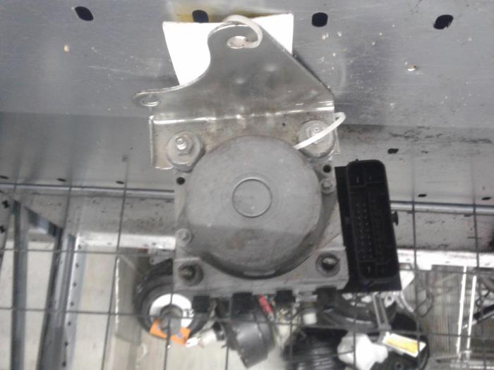 Begagnade ABS-pump Ford Ka II 1.2 Pris € 51,45 Marginaltabell erbjuds av Wessel Parts & Service B.V.