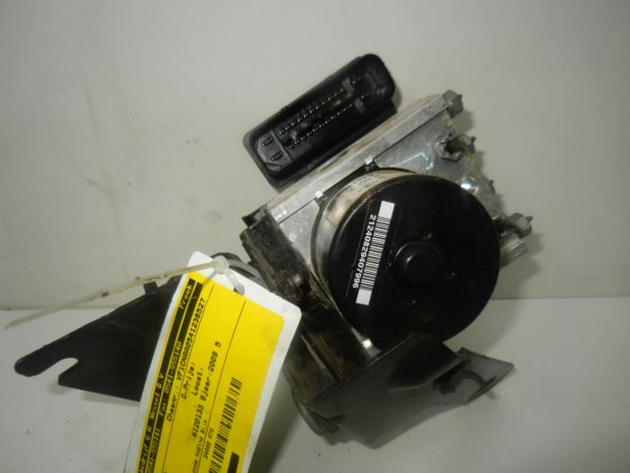 Usagé Pompe ABS Renault Twingo II (CN) 1.2 16V Prix € 40,95 Règlement à la marge proposé par Wessel Parts & Service B.V.