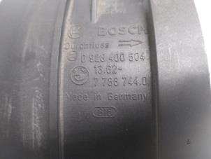 Usados Medidor de flujo de aire BMW 3 serie (E46/4) 318d 16V Precio € 35,00 Norma de margen ofrecido por Autobedrijf G.H. Wessel B.V.