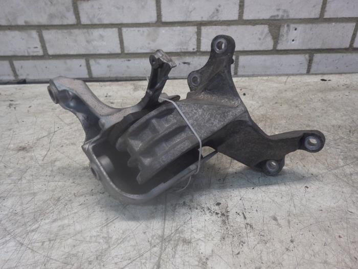 Used Engine mount Mini Mini (R56) 1.6 Cooper D 16V Price € 72,45 Margin scheme offered by Wessel Parts & Service B.V.