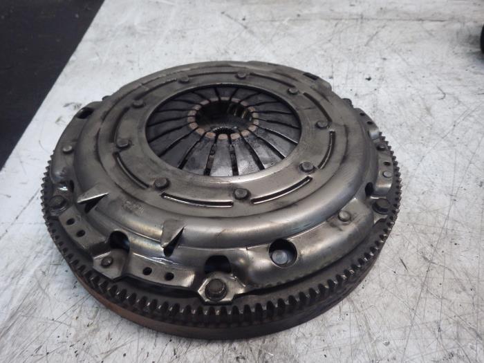 Gebrauchte Schwungrad Volkswagen Caddy III (2KA,2KH,2CA,2CH) 1.9 TDI Preis € 229,95 Margenregelung angeboten von Wessel Parts & Service B.V.