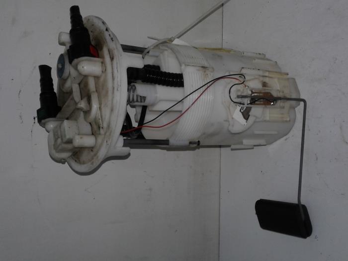 Electric fuel pump from a Renault Trafic New (JL) 1.9 dCi 100 16V 2005