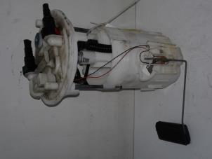 Used Electric fuel pump Renault Trafic New (JL) 1.9 dCi 100 16V Price € 55,00 Margin scheme offered by Autobedrijf G.H. Wessel B.V.