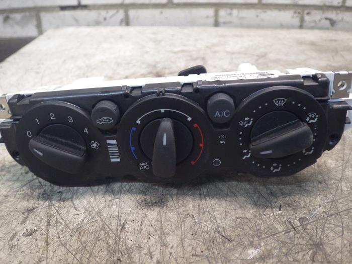 Panel de control de calefacción de un Ford Focus 2 Wagon 1.6 TDCi 16V 110 2011