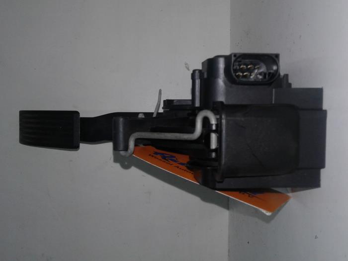 Gaspedalposition Sensor van een Mercedes-Benz B (W245) 2.0 B-180 CDI 16V 2006