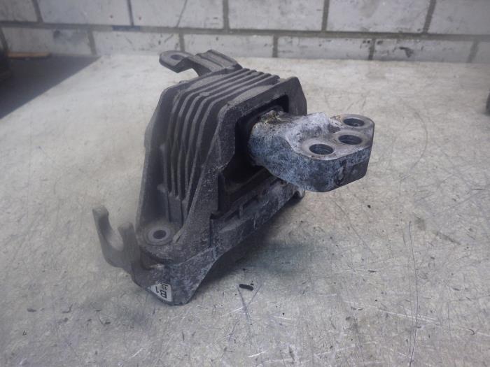 Used Engine mount Opel Astra Price € 72,45 Margin scheme offered by Wessel Parts & Service B.V.